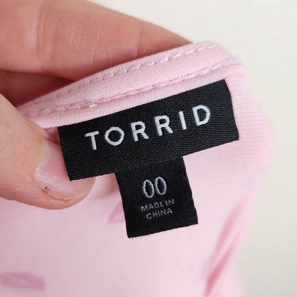 Torrid Pink Lips Studio Knit Chiffon Puff Sleeve Surplice Top 00 - Picture 6 of 9